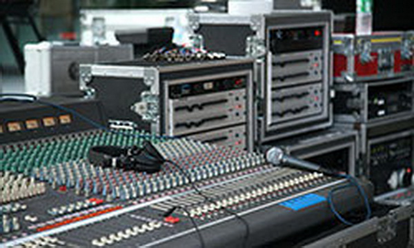 無線話筒的U段和V段區(qū)別6大區(qū)別，無線話筒的采購技巧